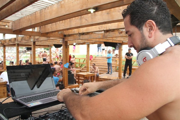 Cyan Beach Bar on Sunday